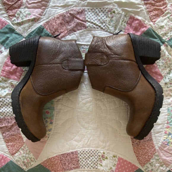 b.o.c Brown Leather Ankle Bootie Block Heel Rugged Chic Elevated Women's Boots - Picture 9 of 14